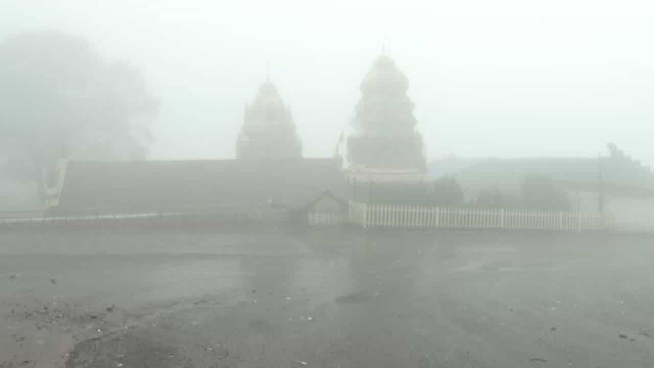 ಚಿಕ್ಕಮಗಳೂರಿನಲ್ಲಿ ಧಾರಾಕಾರ ಮಳೆ: 1 ವಾರ ಪ್ರವಾಸ ಮುಂದೂಡುವಂತೆ ಟೂರಿಸ್ಟ್ಗಳಿಗೆ ಮನವಿ ಚಿಕ್ಕಮಗಳೂರಿನಲ್ಲಿ ಧಾರಾಕಾರ ಮಳೆ: 1 ವಾರ ಪ್ರವಾಸ ಮುಂದೂಡುವಂತೆ ಟೂರಿಸ್ಟ್ಗಳಿಗೆ ಮನವಿ