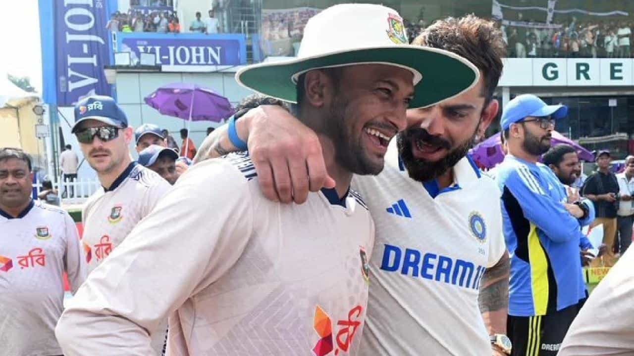 ಕಾನ್ಪುರದಲ್ಲಿ ನಡೆದ ಬಾಂಗ್ಲಾದೇಶ್ ವಿರುದ್ದದ 2ನೇ ಟೆಸ್ಟ್ ಪಂದ್ಯದಲ್ಲಿ ಭಾರತ ತಂಡವು 7 ವಿಕೆಟ್ಗಳ ಜಯ ಸಾಧಿಸಿದೆ. ಈ ಗೆಲುವಿನೊಂದಿಗೆ ಟೀಮ್ ಇಂಡಿಯಾ ಎರಡು ಪಂದ್ಯಗಳ ಸರಣಿಯನ್ನು 2-0 ಅಂತರದಿಂದ ಗೆದ್ದುಕೊಂಡಿದೆ. ವಿಶೇಷ ಎಂದರೆ ಈ ಸರಣಿಯು ಬಾಂಗ್ಲಾದೇಶ್ ತಂಡದ ಮಾಜಿ ನಾಯಕ ಶಕೀಬ್ ಅಲ್ ಹಸನ್ ಅವರ ಕೊನೆಯ ವಿದೇಶಿ ಟೆಸ್ಟ್ ಸರಣಿ.