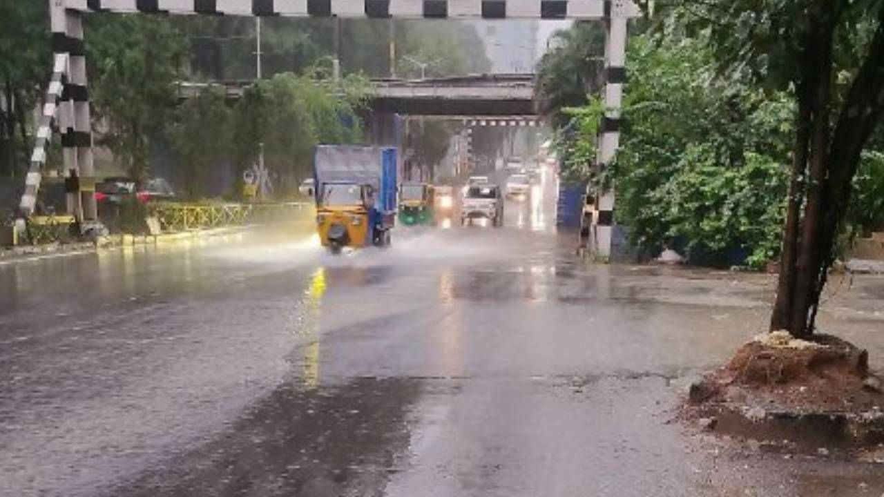 Heavy Rain in Bengaluru: Vehicles slow moving in Bengaluru roads, Kannada News