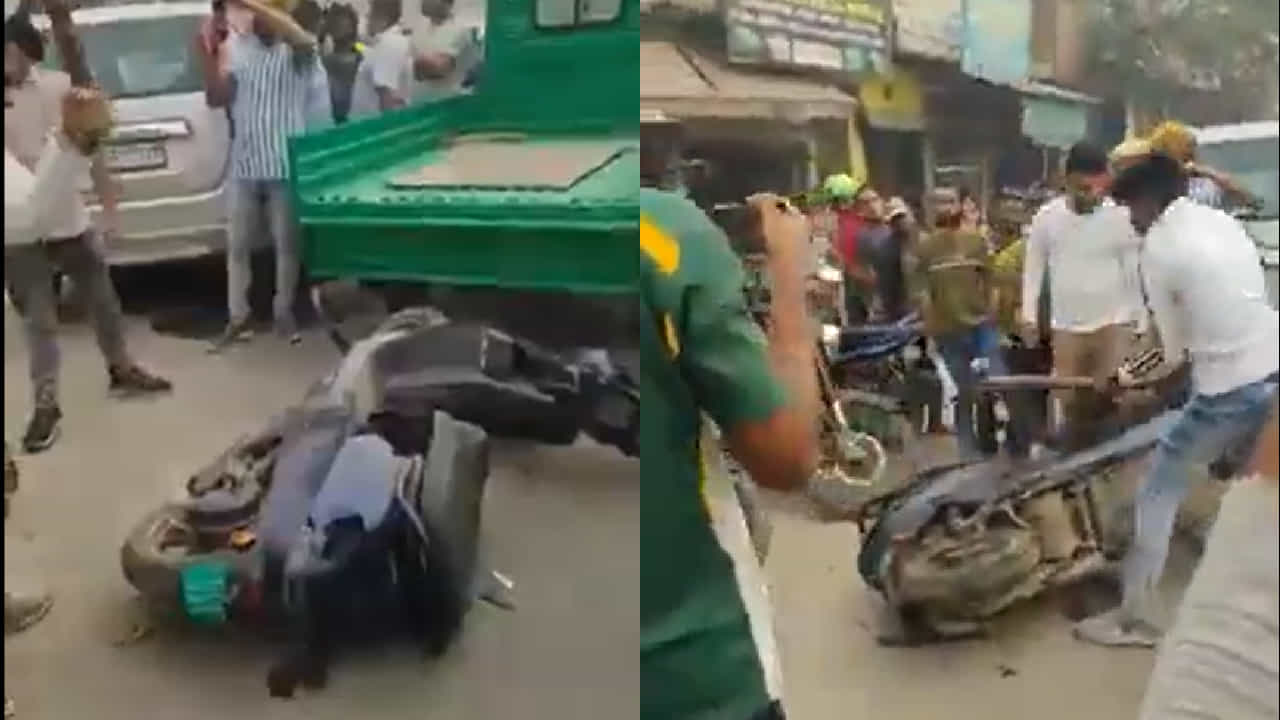 Viral: ಶೋ ರೂಮ್ ಮುಂದೆಯೇ ಓಲಾ ಇ-ಸ್ಕೂಟರ್ ಅನ್ನು ಸುತ್ತಿಗೆಯಿಂದ ಒಡೆದು ಹಾಕಿದ ಗ್ರಾಹಕ; ವಿಡಿಯೋ ವೈರಲ್ Viral: ಶೋ ರೂಮ್ ಮುಂದೆಯೇ ಓಲಾ ಇ-ಸ್ಕೂಟರ್ ಅನ್ನು ಸುತ್ತಿಗೆಯಿಂದ ಒಡೆದು ಹಾಕಿದ ಗ್ರಾಹಕ; ವಿಡಿಯೋ ವೈರಲ್