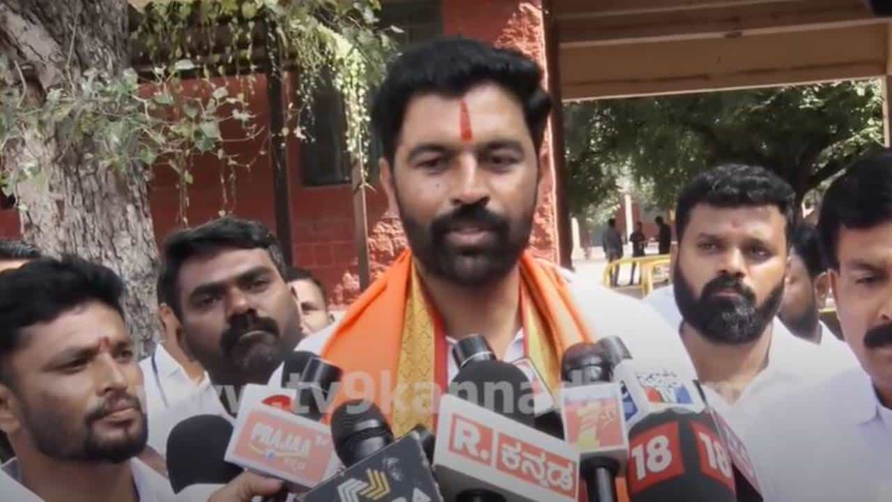 Sandur Election Result 2024: ಸಂಡೂರು ಉಪಚುನಾವಣೆಯಲ್ಲಿ ಸೋತರೂ ಬಿಜೆಪಿಗೆ ಬಂಗಾರು ಬಂಗಾರ..! Sandur Election Result 2024: ಸಂಡೂರು ಉಪಚುನಾವಣೆಯಲ್ಲಿ ಸೋತರೂ ಬಿಜೆಪಿಗೆ ಬಂಗಾರು ಬಂಗಾರ..!