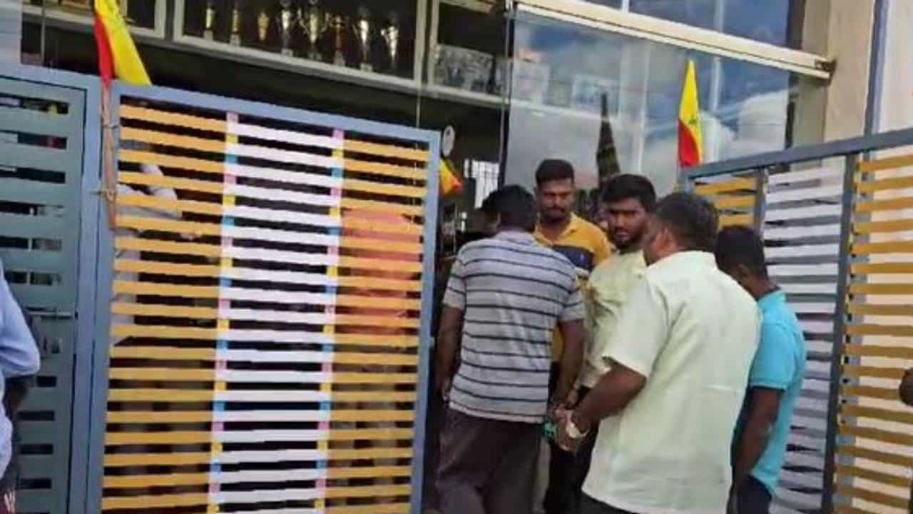 ವಿದ್ಯಾರ್ಥಿನಿಯರ ಜೊತೆ ಅಸಭ್ಯ ವರ್ತನೆ: ಖಾಸಗಿ ಶಾಲೆ ಮಾಲೀಕ ಪೊಲೀಸ್ ವಶಕ್ಕೆ ವಿದ್ಯಾರ್ಥಿನಿಯರ ಜೊತೆ ಅಸಭ್ಯ ವರ್ತನೆ: ಖಾಸಗಿ ಶಾಲೆ ಮಾಲೀಕ ಪೊಲೀಸ್ ವಶಕ್ಕೆ