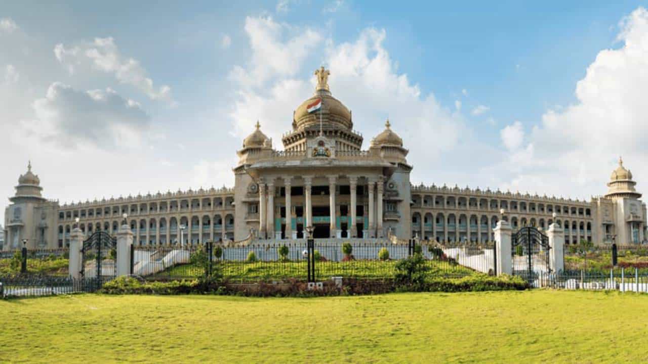 ವಿವಿ ತಿದ್ದುಪಡಿ ವಿಧೇಯಕಕ್ಕೆ ಸಂಪುಟ ಒಪ್ಪಿಗೆ: ಇನ್ಮುಂದೆ ಮುಖ್ಯಮಂತ್ರಿಯೇ ಚಾನ್ಸಲರ್ ವಿವಿ ತಿದ್ದುಪಡಿ ವಿಧೇಯಕಕ್ಕೆ ಸಂಪುಟ ಒಪ್ಪಿಗೆ: ಇನ್ಮುಂದೆ ಮುಖ್ಯಮಂತ್ರಿಯೇ ಚಾನ್ಸಲರ್