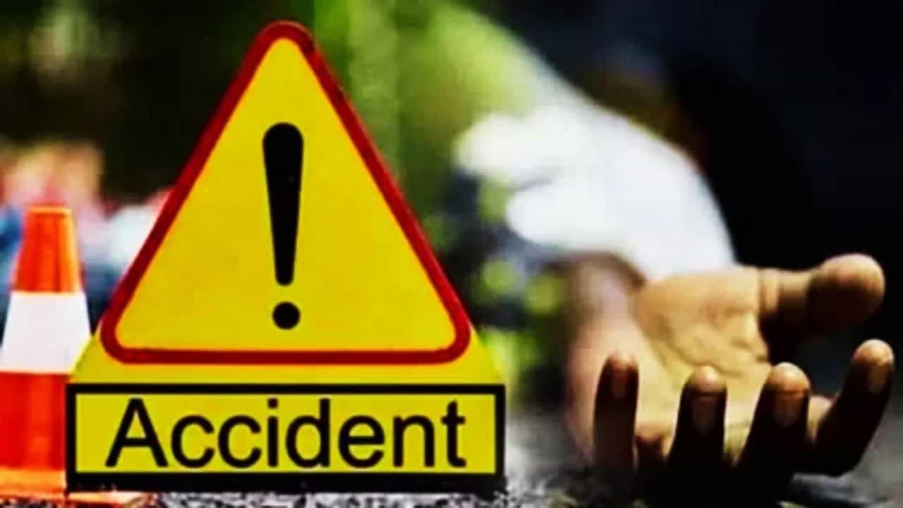ರಾಮನಗರ: ಬೆಂಗಳೂರು ಮೈಸೂರು ಎಕ್ಸ್ಪ್ರೆಸ್ ವೇಯಲ್ಲಿ ಭೀಕರ ಅಪಘಾತ, ಮೂವರು ಸಾವು ರಾಮನಗರ: ಬೆಂಗಳೂರು ಮೈಸೂರು ಎಕ್ಸ್ಪ್ರೆಸ್ ವೇಯಲ್ಲಿ ಭೀಕರ ಅಪಘಾತ, ಮೂವರು ಸಾವು