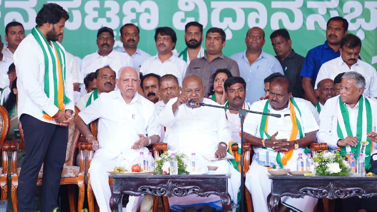 ನಿಖಿಲ್ ಕುಮಾರಸ್ವಾಮಿಗೆ ಭೂತವಾಗಿ ಕಾಡಿದ ಚನ್ನಪಟ್ಟಣ ನಗರದ ಬೂತ್ಗಳು..! ನಿಖಿಲ್ ಕುಮಾರಸ್ವಾಮಿಗೆ ಭೂತವಾಗಿ ಕಾಡಿದ ಚನ್ನಪಟ್ಟಣ ನಗರದ ಬೂತ್ಗಳು..!