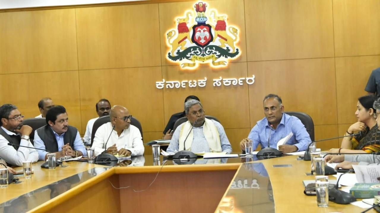 ಬಳ್ಳಾರಿಯಲ್ಲಿ ಬಾಣಂತಿಯರ ಮರಣಮೃದಂಗ: ಅಧಿಕಾರಿಗಳಿಗೆ ಸಿಎಂ ಸೂಚನೆ, ವರದಿ ನೀಡಲು ಗಡುವು ಬಳ್ಳಾರಿಯಲ್ಲಿ ಬಾಣಂತಿಯರ ಮರಣಮೃದಂಗ: ಅಧಿಕಾರಿಗಳಿಗೆ ಸಿಎಂ ಸೂಚನೆ, ವರದಿ ನೀಡಲು ಗಡುವು