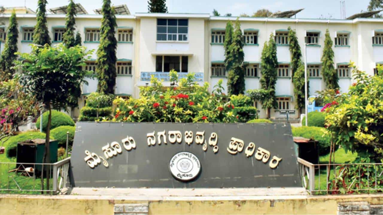 ಹಗರಣ: ಮುಡಾ ಸೇವೆಗಳು ಸ್ಥಳೀಯ ಸಂಸ್ಥೆಗಳಿಗೆ ಹಸ್ತಾಂತರಿಸಿ ಡಿಸಿ ಆದೇಶ ಹಗರಣ: ಮುಡಾ ಸೇವೆಗಳು ಸ್ಥಳೀಯ ಸಂಸ್ಥೆಗಳಿಗೆ ಹಸ್ತಾಂತರಿಸಿ ಡಿಸಿ ಆದೇಶ