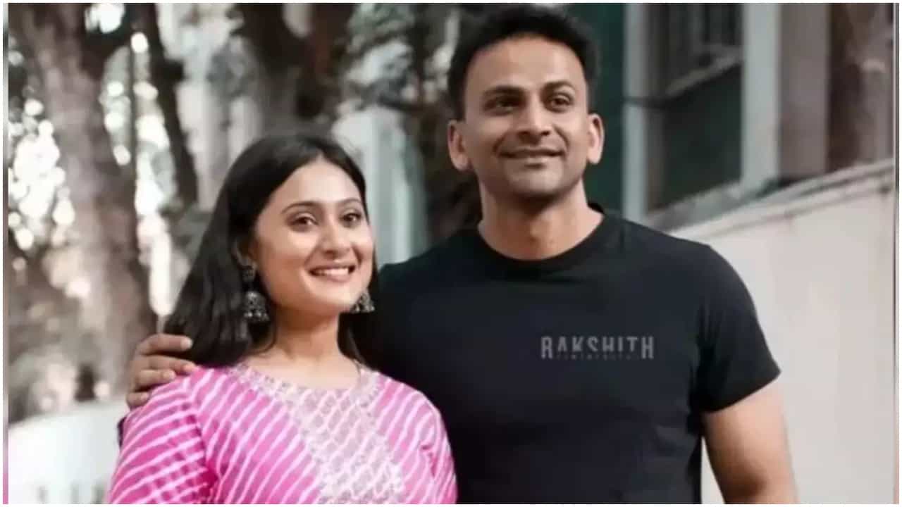 ಮತ್ತೆ ಒಂದೇ ಸಿನಿಮಾದಲ್ಲಿ ನಟಿಸಿದ ಡಾಲಿ ಧನಂಜಯ್-ಅಮೃತಾ ಅಯ್ಯಂಗಾರ್ ಮತ್ತೆ ಒಂದೇ ಸಿನಿಮಾದಲ್ಲಿ ನಟಿಸಿದ ಡಾಲಿ ಧನಂಜಯ್-ಅಮೃತಾ ಅಯ್ಯಂಗಾರ್