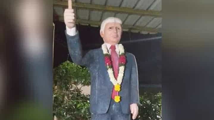 ತೆಲಂಗಾಣದ ದೇವಾಲಯದಲ್ಲಿ ಅಭಿಮಾನಿಗಳಿಂದ ಡೊನಾಲ್ಡ್ ಟ್ರಂಪ್ಗೆ ಹಾಲಿನ ಅಭಿಷೇಕ! ತೆಲಂಗಾಣದ ದೇವಾಲಯದಲ್ಲಿ ಅಭಿಮಾನಿಗಳಿಂದ ಡೊನಾಲ್ಡ್ ಟ್ರಂಪ್ಗೆ ಹಾಲಿನ ಅಭಿಷೇಕ!