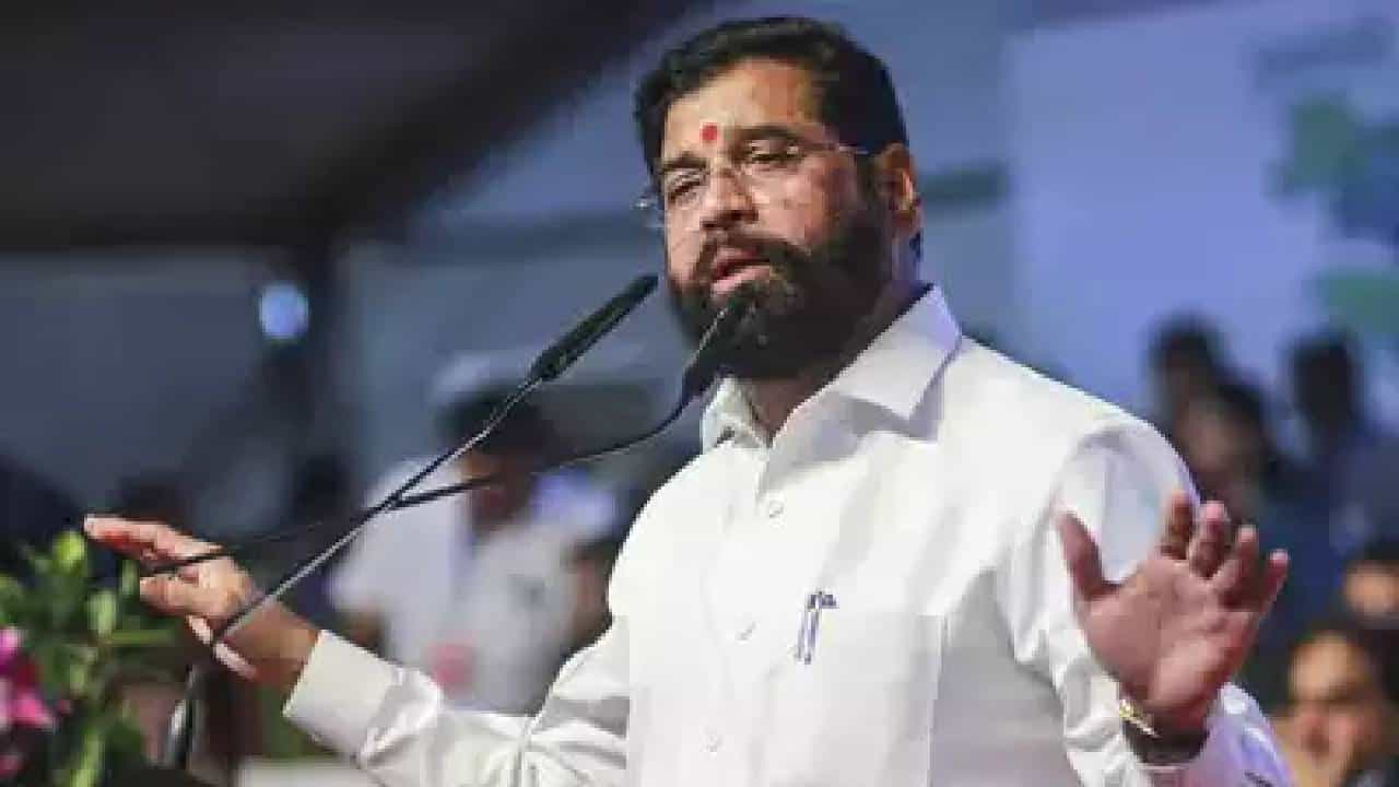 Eknath Shinde: ಮಹಾರಾಷ್ಟ್ರ ಮುಖ್ಯಮಂತ್ರಿ ಸ್ಥಾನಕ್ಕೆ ಏಕನಾಥ್ ಶಿಂಧೆ ರಾಜೀನಾಮೆ Eknath Shinde: ಮಹಾರಾಷ್ಟ್ರ ಮುಖ್ಯಮಂತ್ರಿ ಸ್ಥಾನಕ್ಕೆ ಏಕನಾಥ್ ಶಿಂಧೆ ರಾಜೀನಾಮೆ