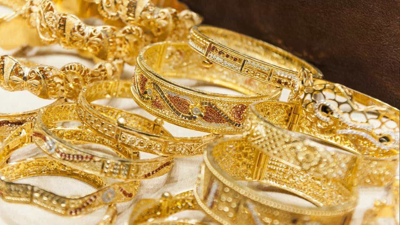 Gold Silver Price on 10th November: ಚಿನ್ನದ ಬೆಲೆ 10 ದಿನದಲ್ಲಿ ಗ್ರಾಮ್ಗೆ 185 ರೂಗಳಷ್ಟು ಇಳಿಕೆ Gold Silver Price on 10th November: ಚಿನ್ನದ ಬೆಲೆ 10 ದಿನದಲ್ಲಿ ಗ್ರಾಮ್ಗೆ 185 ರೂಗಳಷ್ಟು ಇಳಿಕೆ