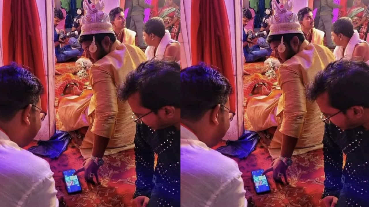Viral: ಮದುವೆ ಮಂಟಪದಲ್ಲಿ ಫ್ರೆಂಡ್ಸ್ ಜೊತೆ ಲೂಡೋ ಗೇಮ್ ಆಡುತ್ತಾ ಕುಳಿತ ಮದುಮಗ; ಫೋಟೋ ವೈರಲ್ Viral: ಮದುವೆ ಮಂಟಪದಲ್ಲಿ ಫ್ರೆಂಡ್ಸ್ ಜೊತೆ ಲೂಡೋ ಗೇಮ್ ಆಡುತ್ತಾ ಕುಳಿತ ಮದುಮಗ; ಫೋಟೋ ವೈರಲ್