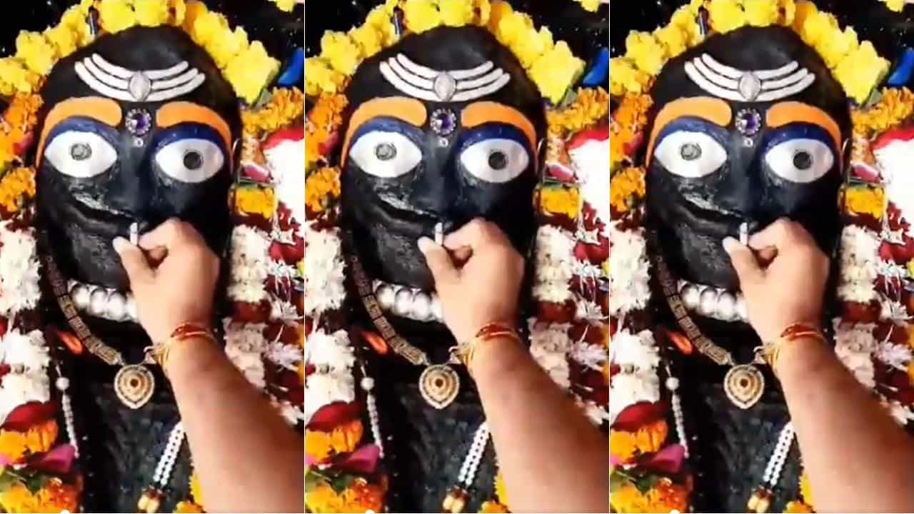 Viral Video: ದೇವರ ವಿಗ್ರಹದ ಬಾಯಿಗೆ ಸಿಗರೇಟ್ ಇಟ್ಟು ವಿಡಿಯೋ ಮಾಡಿದ ಯುವಕ; ವಿಡಿಯೋ ವೈರಲ್​​