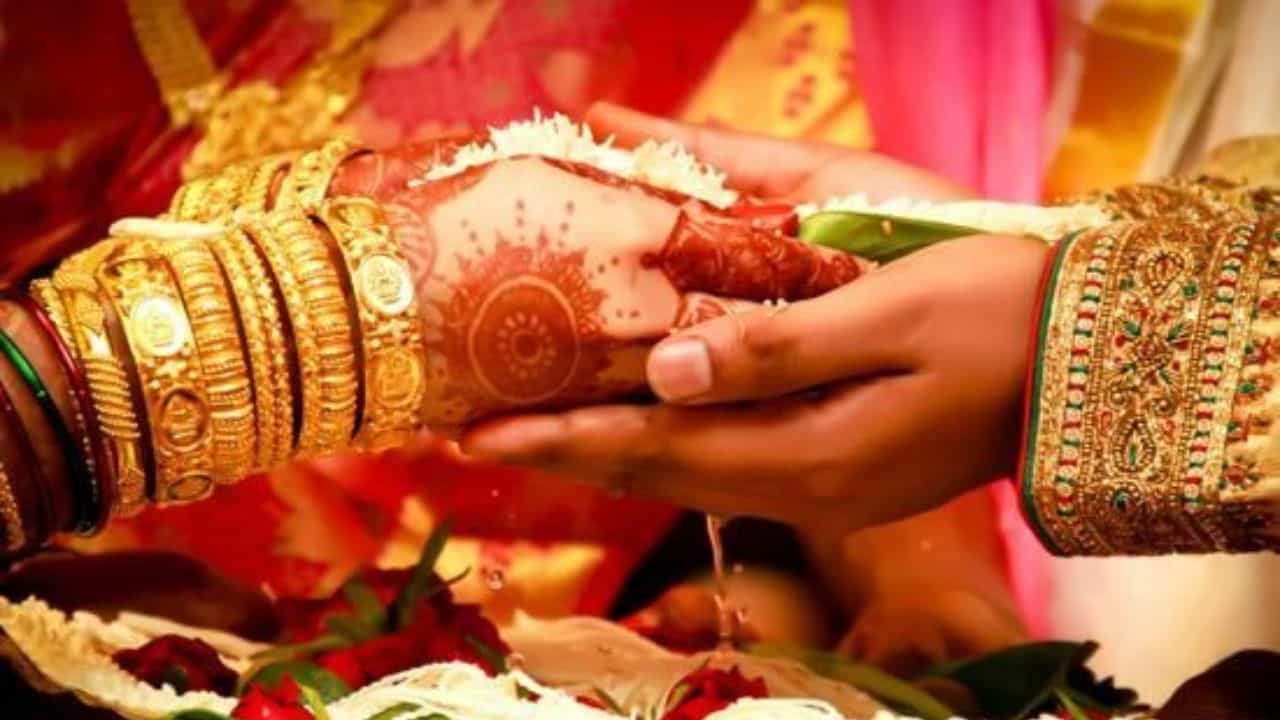 ಮದುವೆಗೂ ಮುನ್ನ ಈ ಮೂರು ಪ್ರಶ್ನೆ ಕೇಳಿ, ಮತ್ತೆ ನೋಡಿ ವೈವಾಹಿಕ ಜೀವನ ಹೇಗಿರುತ್ತೇ ಮದುವೆಗೂ ಮುನ್ನ ಈ ಮೂರು ಪ್ರಶ್ನೆ ಕೇಳಿ, ಮತ್ತೆ ನೋಡಿ ವೈವಾಹಿಕ ಜೀವನ ಹೇಗಿರುತ್ತೇ
