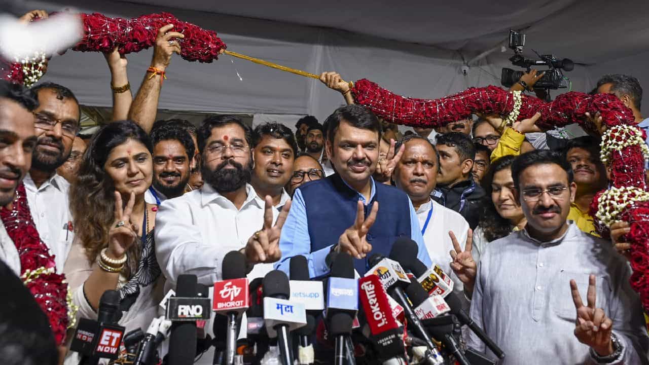 Maharashtra Exit Poll: ಮಹಾರಾಷ್ಟ್ರದಲ್ಲಿ ಮತ್ತೊಮ್ಮೆ ಅಧಿಕಾರಕ್ಕೇರುತ್ತಾ ಬಿಜೆಪಿ ಮೈತ್ರಿಕೂಟ?; ಎಕ್ಸಿಟ್ ಪೋಲ್ನಲ್ಲಿ ಮಹಾಯುತಿಗೆ ಮುನ್ನಡೆ Maharashtra Exit Poll: ಮಹಾರಾಷ್ಟ್ರದಲ್ಲಿ ಮತ್ತೊಮ್ಮೆ ಅಧಿಕಾರಕ್ಕೇರುತ್ತಾ ಬಿಜೆಪಿ ಮೈತ್ರಿಕೂಟ?; ಎಕ್ಸಿಟ್ ಪೋಲ್ನಲ್ಲಿ ಮಹಾಯುತಿಗೆ ಮುನ್ನಡೆ