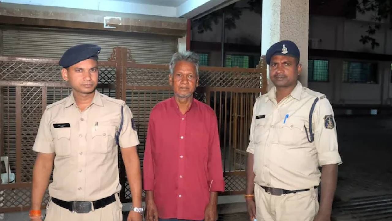ಪತ್ನಿ ಕೊಲೆ ಮಾಡಿ ತಲೆ ಮರೆಸಿಕೊಂಡಿದ್ದ ವ್ಯಕ್ತಿ 12 ವರ್ಷಗಳ ಬಳಿಕ ಸೆರೆ ಪತ್ನಿ ಕೊಲೆ ಮಾಡಿ ತಲೆ ಮರೆಸಿಕೊಂಡಿದ್ದ ವ್ಯಕ್ತಿ 12 ವರ್ಷಗಳ ಬಳಿಕ ಸೆರೆ