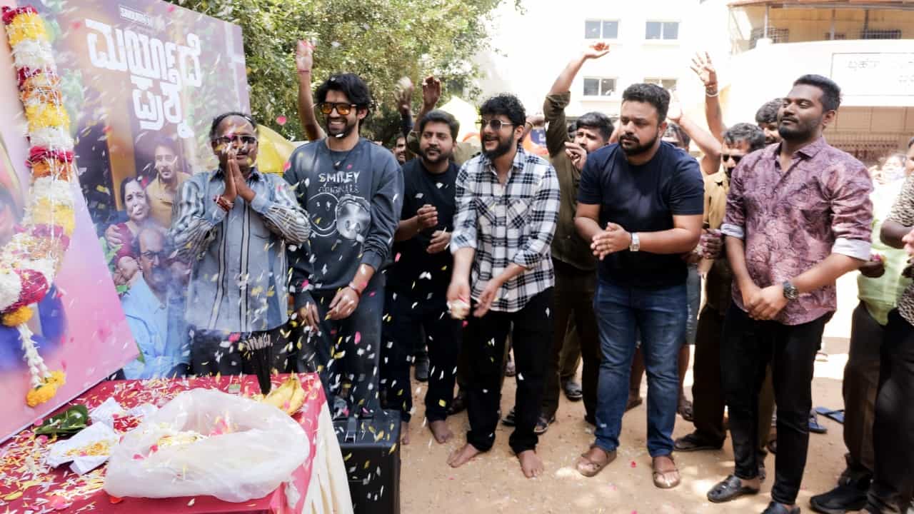 ಭಿನ್ನವಾಗಿ ಶಂಕರ್ ನಾಗ್ ಹುಟ್ಟುಹಬ್ಬ ಆಚರಿಸಿದ ‘ಮರ್ಯಾದೆ ಪ್ರಶ್ನೆ’ ತಂಡ ಭಿನ್ನವಾಗಿ ಶಂಕರ್ ನಾಗ್ ಹುಟ್ಟುಹಬ್ಬ ಆಚರಿಸಿದ ‘ಮರ್ಯಾದೆ ಪ್ರಶ್ನೆ’ ತಂಡ