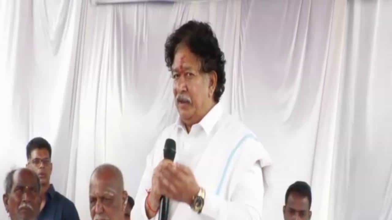 2 ಗ್ಯಾರಂಟಿಗಳನ್ನು ಕೈ ಬಿಡಬೇಕೆಂದು ಸಿದ್ದರಾಮಯ್ಯಗೆ ಮನವಿ ಮಾಡ್ತೇವೆ: ಕಾಂಗ್ರೆಸ್ ಶಾಸಕ 2 ಗ್ಯಾರಂಟಿಗಳನ್ನು ಕೈ ಬಿಡಬೇಕೆಂದು ಸಿದ್ದರಾಮಯ್ಯಗೆ ಮನವಿ ಮಾಡ್ತೇವೆ: ಕಾಂಗ್ರೆಸ್ ಶಾಸಕ