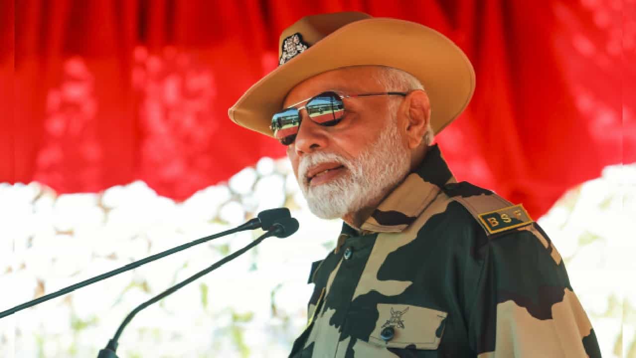 ರಾಜತಾಂತ್ರಿಕರನ್ನು ಹೆದರಿಸುವ ಹೇಡಿತನದ ಪ್ರಯತ್ನ; ಕೆನಡಾದ ಹಿಂದೂ ದೇವಾಲಯದ ದಾಳಿಗೆ ಪಿಎಂ ಮೋದಿ ಖಂಡನೆ ರಾಜತಾಂತ್ರಿಕರನ್ನು ಹೆದರಿಸುವ ಹೇಡಿತನದ ಪ್ರಯತ್ನ; ಕೆನಡಾದ ಹಿಂದೂ ದೇವಾಲಯದ ದಾಳಿಗೆ ಪಿಎಂ ಮೋದಿ ಖಂಡನೆ