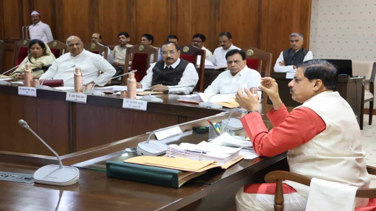 Women Reservation: ಸರ್ಕಾರಿ ಉದ್ಯೋಗಗಳಲ್ಲಿ ಮಹಿಳೆಯರಿಗೆ ಶೇ.35ರಷ್ಟು ಮೀಸಲಾತಿ Women Reservation: ಸರ್ಕಾರಿ ಉದ್ಯೋಗಗಳಲ್ಲಿ ಮಹಿಳೆಯರಿಗೆ ಶೇ.35ರಷ್ಟು ಮೀಸಲಾತಿ