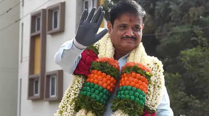 ನಾನು ತಪ್ಪು ಮಾಡಿದ್ರೆ ಕ್ಷೇತ್ರದಲ್ಲಿ ರಕ್ತ ಕಾರಿ ಸಾಯಬೇಕು, ಶಾಸಕ ಸ್ಥಾನಕ್ಕೆ ರಾಜೀನಾಮೆ ಕೊಡಲ್ಲ ಎಂದ ಮುನಿರತ್ನ ನಾನು ತಪ್ಪು ಮಾಡಿದ್ರೆ ಕ್ಷೇತ್ರದಲ್ಲಿ ರಕ್ತ ಕಾರಿ ಸಾಯಬೇಕು, ಶಾಸಕ ಸ್ಥಾನಕ್ಕೆ ರಾಜೀನಾಮೆ ಕೊಡಲ್ಲ ಎಂದ ಮುನಿರತ್ನ
