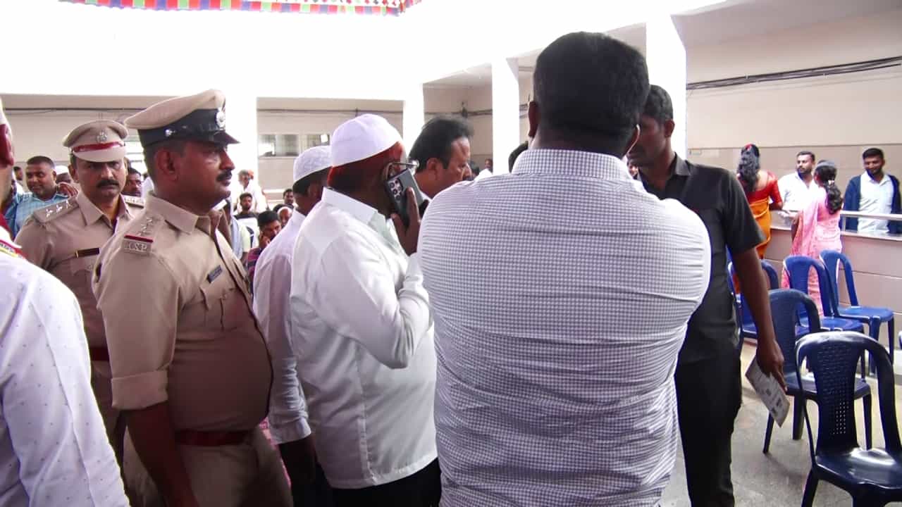 ನಾಗಮಂಗಲ ಕೋಮುಗಲಭೆ ಪ್ರಕರಣ: ಡಿಸಿ ವರದಿ ಪರಿಗಣಿಸದೆ ಕಾಟಾಚಾರಕ್ಕೆ ಪರಿಹಾರ, ಸಂತ್ರಸ್ತರ ಆಕ್ರೋಶ ನಾಗಮಂಗಲ ಕೋಮುಗಲಭೆ ಪ್ರಕರಣ: ಡಿಸಿ ವರದಿ ಪರಿಗಣಿಸದೆ ಕಾಟಾಚಾರಕ್ಕೆ ಪರಿಹಾರ, ಸಂತ್ರಸ್ತರ ಆಕ್ರೋಶ