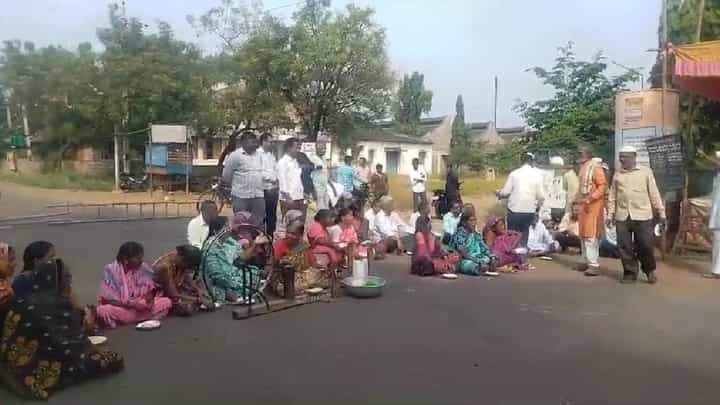 ಬಾಗಲಕೋಟೆಯಲ್ಲಿ ರಸ್ತೆ ಮೇಲೆ ಅಡುಗೆ ಮಾಡಿ ನೇಕಾರರಿಂದ ಪ್ರತಿಭಟನೆ ಬಾಗಲಕೋಟೆಯಲ್ಲಿ ರಸ್ತೆ ಮೇಲೆ ಅಡುಗೆ ಮಾಡಿ ನೇಕಾರರಿಂದ ಪ್ರತಿಭಟನೆ