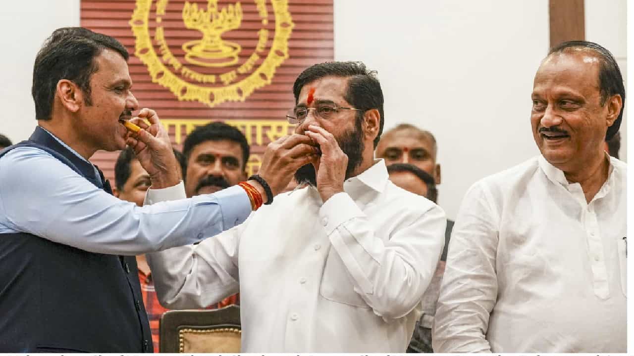 ಡಿ. 5ರಂದು ಮಹಾರಾಷ್ಟ್ರದ ನೂತನ ಸಿಎಂ ಪ್ರಮಾಣ ವಚನ ಸ್ವೀಕಾರ; ಪ್ರಧಾನಿ ಮೋದಿ ಭಾಗಿ ಡಿ. 5ರಂದು ಮಹಾರಾಷ್ಟ್ರದ ನೂತನ ಸಿಎಂ ಪ್ರಮಾಣ ವಚನ ಸ್ವೀಕಾರ; ಪ್ರಧಾನಿ ಮೋದಿ ಭಾಗಿ