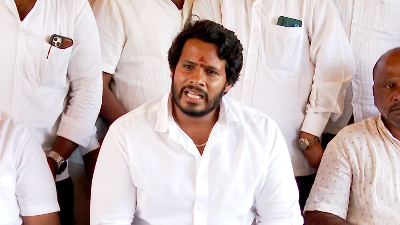 ಚನ್ನಪಟ್ಟಣ ಫಲಿತಾಂಶ: ನಿಖಿಲ್ ಸೋತಿದ್ದಕ್ಕೆ ಆತ್ಮಹತ್ಯೆಗೆ ಯತ್ನಿಸಿದ ಅಭಿಮಾನಿ ಚನ್ನಪಟ್ಟಣ ಫಲಿತಾಂಶ: ನಿಖಿಲ್ ಸೋತಿದ್ದಕ್ಕೆ ಆತ್ಮಹತ್ಯೆಗೆ ಯತ್ನಿಸಿದ ಅಭಿಮಾನಿ