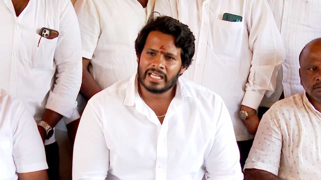 ಚನ್ನಪಟ್ಟಣ ಫಲಿತಾಂಶ: ನಿಖಿಲ್ ಸೋತಿದ್ದಕ್ಕೆ ಆತ್ಮಹತ್ಯೆಗೆ ಯತ್ನಿಸಿದ ಅಭಿಮಾನಿ ಚನ್ನಪಟ್ಟಣ ಫಲಿತಾಂಶ: ನಿಖಿಲ್ ಸೋತಿದ್ದಕ್ಕೆ ಆತ್ಮಹತ್ಯೆಗೆ ಯತ್ನಿಸಿದ ಅಭಿಮಾನಿ