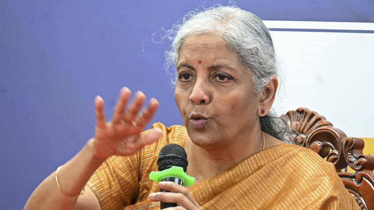 ಬ್ಯಾಂಕುಗಳಲ್ಲಿ ಸಾಲದರ ಹೆಚ್ಚಾಯಿತು; ಇನ್ನೂ ಬಹಳಷ್ಟು ಕಡಿಮೆ ಆಗಬೇಕು: ನಿರ್ಮಲಾ ಸೀತಾರಾಮನ್ ಬ್ಯಾಂಕುಗಳಲ್ಲಿ ಸಾಲದರ ಹೆಚ್ಚಾಯಿತು; ಇನ್ನೂ ಬಹಳಷ್ಟು ಕಡಿಮೆ ಆಗಬೇಕು: ನಿರ್ಮಲಾ ಸೀತಾರಾಮನ್