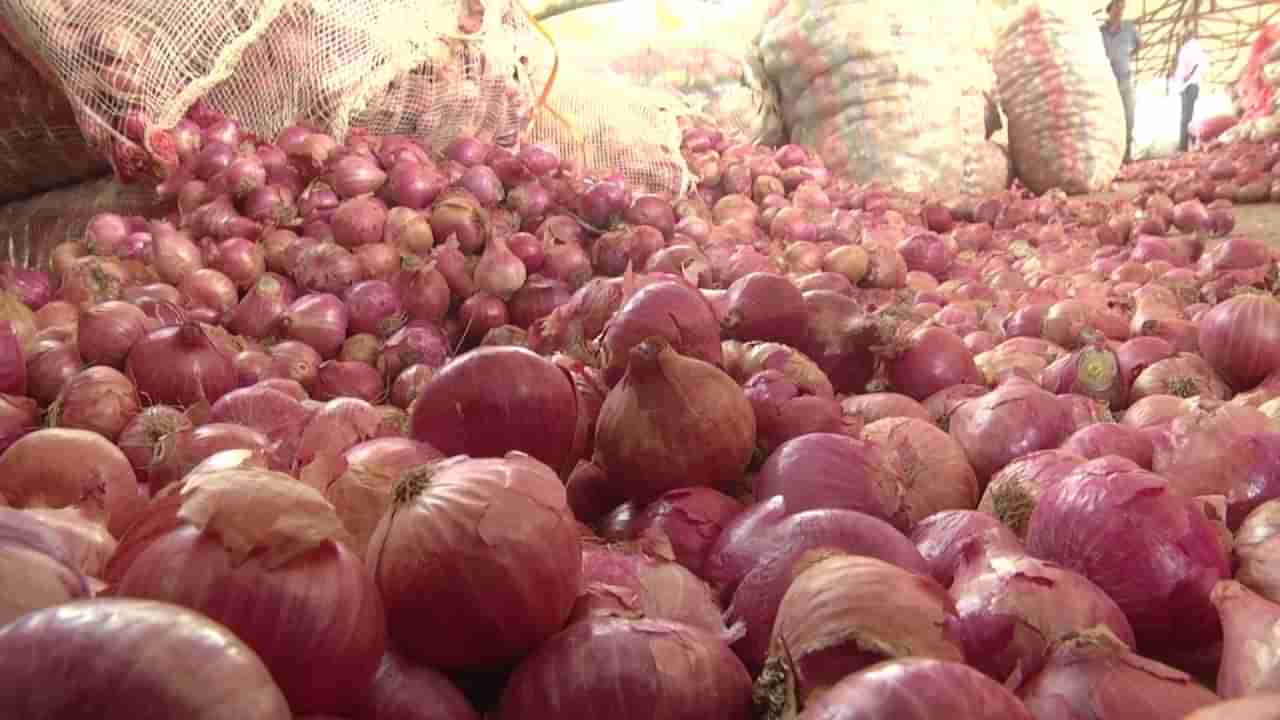 Onion Price Hike: ಈರುಳ್ಳಿ ದರ ಶತಕದತ್ತ ಸಾಗುತ್ತಿದ್ದರೂ ಗದಗ ರೈತರಿಗೆ ಶಾಕ್! ದಲ್ಲಾಳಿಗಳ ಕಾಟದಿಂದ ಸಿಗ್ತಿಲ್ಲ ದರ