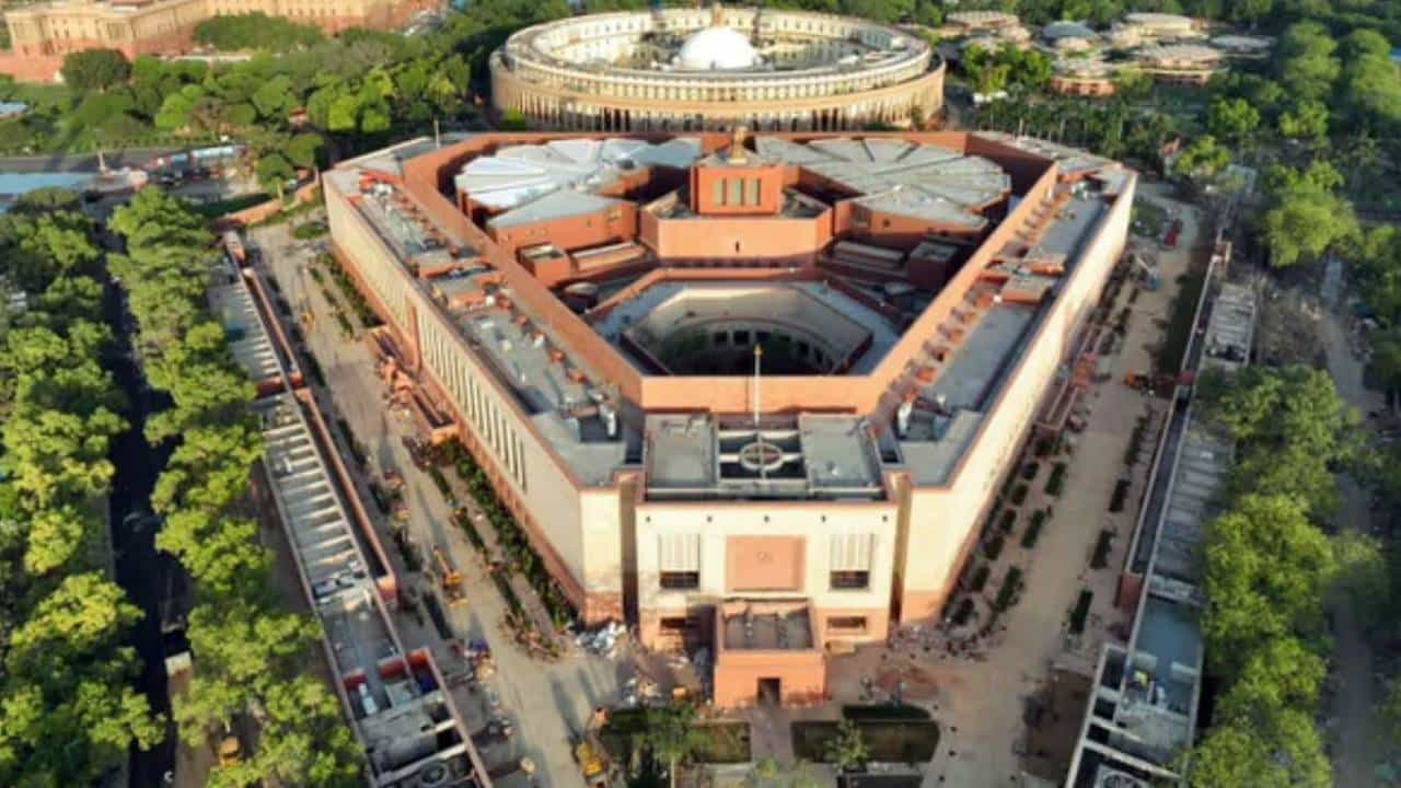 Parliament Winter Session: ವಕ್ಫ್ನಿಂದ ಬ್ಯಾಂಕಿಂಗ್ ಕಾನೂನು ತಿದ್ದುಪಡಿವರೆಗೆ, ಸಂಸತ್ ಚಳಿಗಾಲದ ಅಧಿವೇಶನದಲ್ಲೇನೇನು ನಡೆಯುತ್ತೆ? Parliament Winter Session: ವಕ್ಫ್ನಿಂದ ಬ್ಯಾಂಕಿಂಗ್ ಕಾನೂನು ತಿದ್ದುಪಡಿವರೆಗೆ, ಸಂಸತ್ ಚಳಿಗಾಲದ ಅಧಿವೇಶನದಲ್ಲೇನೇನು ನಡೆಯುತ್ತೆ?