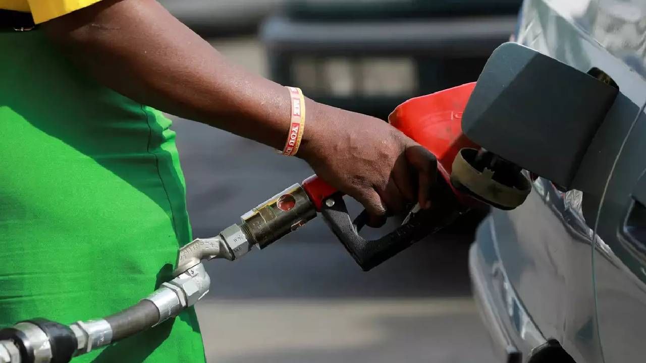 Petrol Diesel Price on November 04: ಕಚ್ಚಾತೈಲ ಕೊಂಚ ದುಬಾರಿ, ಭಾರತದಾದ್ಯಂತ ಪೆಟ್ರೋಲ್, ಡೀಸೆಲ್ ಬೆಲೆ ಸ್ಥಿರ