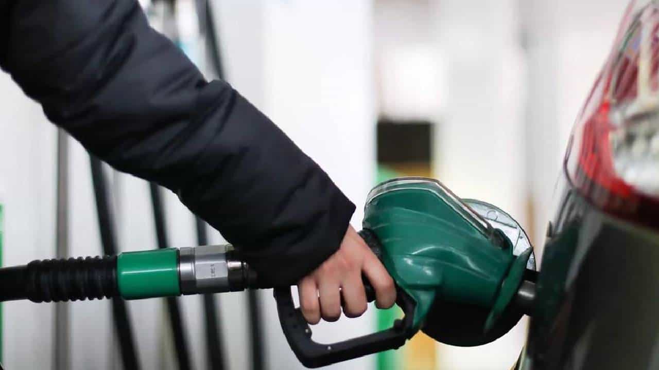 Petrol Diesel Price on November 06: ಭಾರತದಾದ್ಯಂತ ಇಂದು ಪೆಟ್ರೋಲ್, ಡೀಸೆಲ್ ಬೆಲೆ ಸ್ಥಿರ Petrol Diesel Price on November 06: ಭಾರತದಾದ್ಯಂತ ಇಂದು ಪೆಟ್ರೋಲ್, ಡೀಸೆಲ್ ಬೆಲೆ ಸ್ಥಿರ
