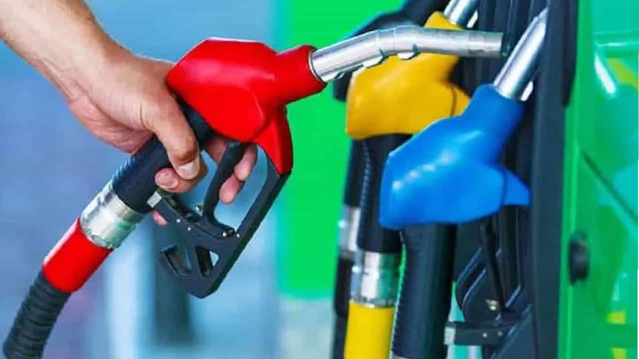 Petrol Diesel Price on November 18: ಭಾರತದ ಪ್ರಮುಖ ನಗರಗಳಲ್ಲಿ ಪೆಟ್ರೋಲ್, ಡೀಸೆಲ್ ಬೆಲೆ ಸ್ಥಿರ Petrol Diesel Price on November 18: ಭಾರತದ ಪ್ರಮುಖ ನಗರಗಳಲ್ಲಿ ಪೆಟ್ರೋಲ್, ಡೀಸೆಲ್ ಬೆಲೆ ಸ್ಥಿರ