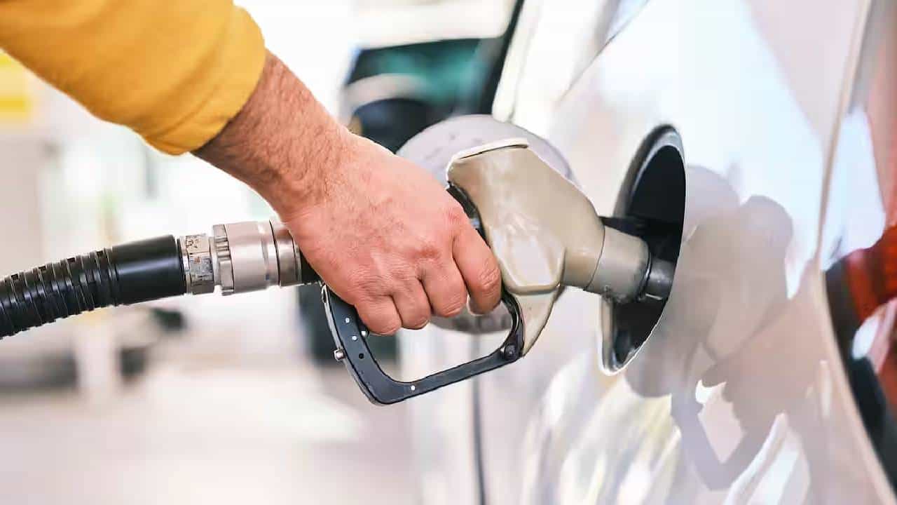 Petrol Diesel Price on November 29: ಉತ್ತರ ಪ್ರದೇಶ, ಮಹಾರಾಷ್ಟ್ರದಲ್ಲಿ ಪೆಟ್ರೋಲ್, ಡೀಸೆಲ್ ಬೆಲೆ ಏರಿಕೆ Petrol Diesel Price on November 29: ಉತ್ತರ ಪ್ರದೇಶ, ಮಹಾರಾಷ್ಟ್ರದಲ್ಲಿ ಪೆಟ್ರೋಲ್, ಡೀಸೆಲ್ ಬೆಲೆ ಏರಿಕೆ