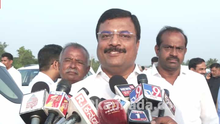 ಮಂಡ್ಯ: ಸಚಿವ ಸ್ಥಾನಕ್ಕೆ ಬೇಡಿಕೆಯಲ್ಲ, ನನ್ನ ಹಕ್ಕು ಎಂದ ಶಾಸಕ ನರೇಂದ್ರಸ್ವಾಮಿ ಮಂಡ್ಯ: ಸಚಿವ ಸ್ಥಾನಕ್ಕೆ ಬೇಡಿಕೆಯಲ್ಲ, ನನ್ನ ಹಕ್ಕು ಎಂದ ಶಾಸಕ ನರೇಂದ್ರಸ್ವಾಮಿ