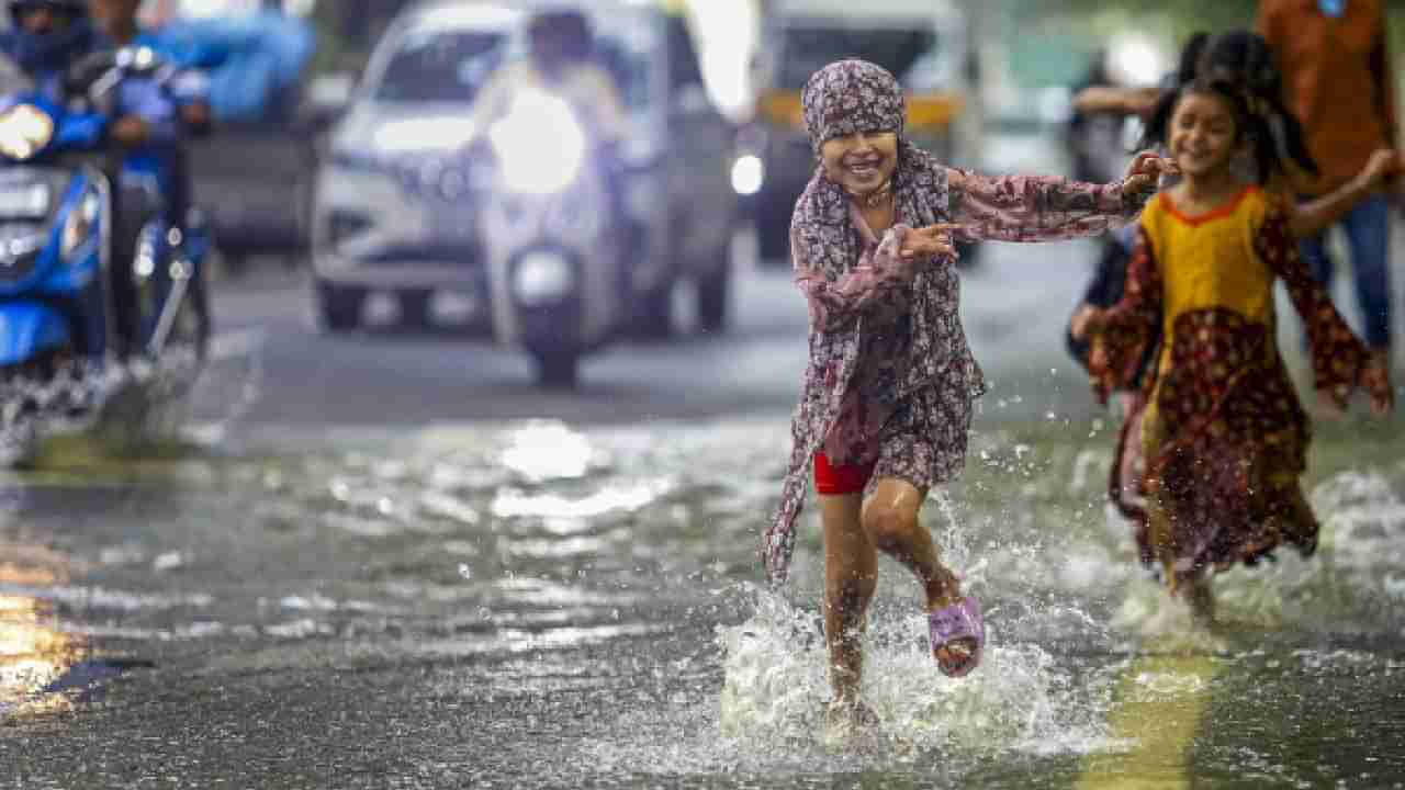 Karnataka Rains: ಚಂಡಮಾರುತ ಭೀತಿ,  ಮುಂದಿನ 3 ದಿನಗಳಲ್ಲಿ ಕರ್ನಾಟಕದ 19ಕ್ಕೂ ಅಧಿಕ ಜಿಲ್ಲೆಗಳಲ್ಲಿ ಭಾರಿ ಮಳೆ