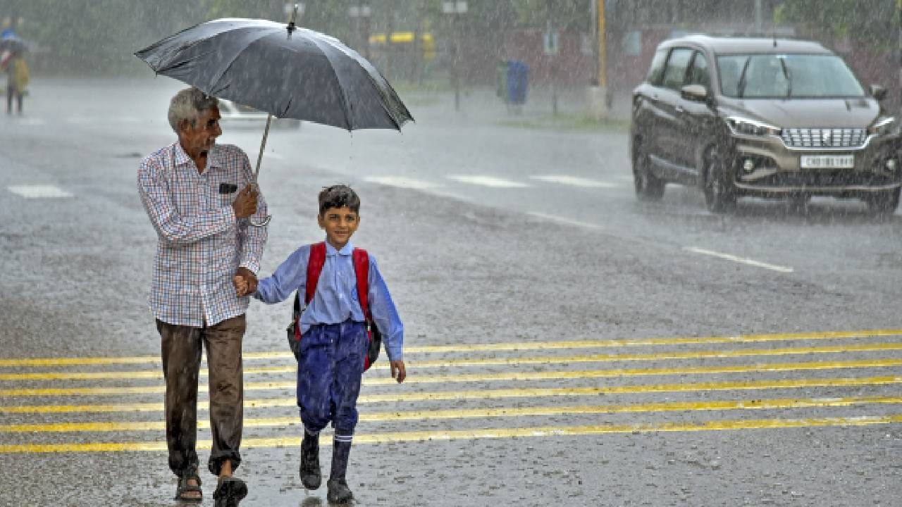 Karnataka Rains: ಬೆಂಗಳೂರು ಸೇರಿ ಕರ್ನಾಟಕದ 25ಕ್ಕೂ ಅಧಿಕ ಜಿಲ್ಲೆಗಳಲ್ಲಿ ಮಳೆ Karnataka Rains: ಬೆಂಗಳೂರು ಸೇರಿ ಕರ್ನಾಟಕದ 25ಕ್ಕೂ ಅಧಿಕ ಜಿಲ್ಲೆಗಳಲ್ಲಿ ಮಳೆ