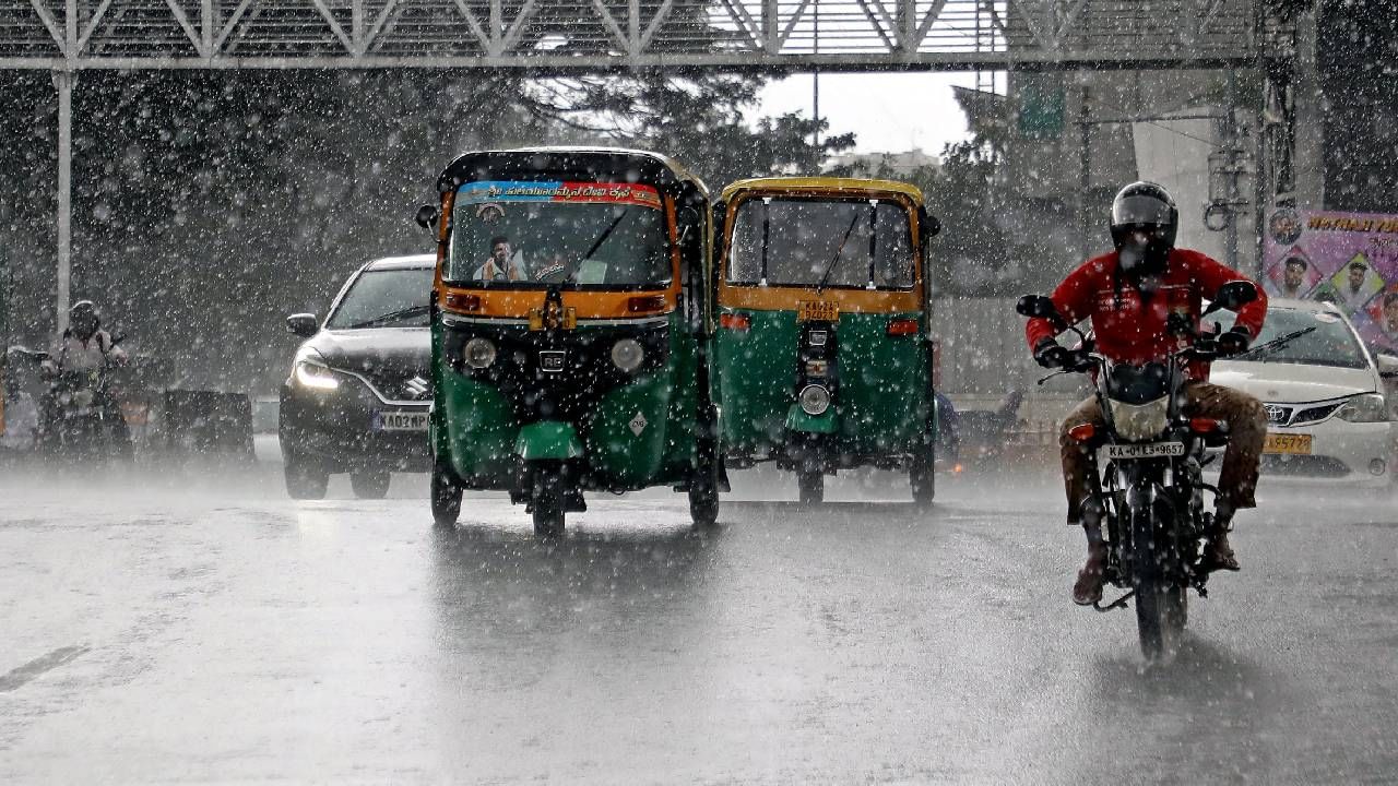 Karnataka Rains: ಕರ್ನಾಟಕದ ಈ ಜಿಲ್ಲೆಗಳಲ್ಲಿ ನವೆಂಬರ್ 27ರಿಂದ ಮತ್ತೆ ಮಳೆ Karnataka Rains: ಕರ್ನಾಟಕದ ಈ ಜಿಲ್ಲೆಗಳಲ್ಲಿ ನವೆಂಬರ್ 27ರಿಂದ ಮತ್ತೆ ಮಳೆ
