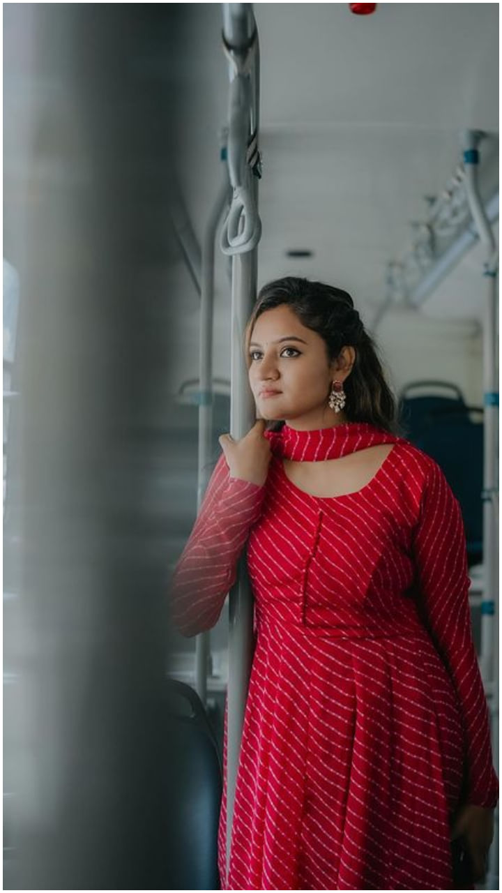 ಸಿಂಪಲ್ ಡ್ರೆಸ್​ನಲ್ಲೂ ಸೂಪರ್ ಆಗಿ ಕಾಣಿಸುವ ಕನ್ನಡತಿ ರಂಜನಿ ರಾಘವನ್.