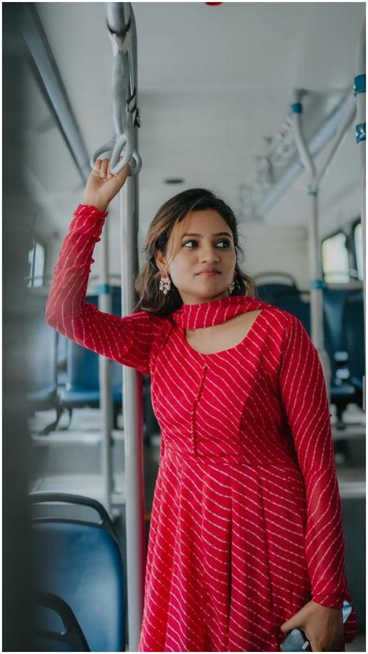 ಸಿಂಪಲ್ ಡ್ರೆಸ್​ನಲ್ಲೂ ಸೂಪರ್ ಆಗಿ ಕಾಣಿಸುವ ಕನ್ನಡತಿ ರಂಜನಿ ರಾಘವನ್.