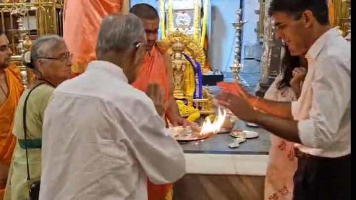 ಬೆಂಗಳೂರಿನಲ್ಲಿ ರಾಯರ ದರ್ಶನ ಪಡೆದ ಬ್ರಿಟನ್ ಮಾಜಿ ಪ್ರಧಾನಿ ರಿಷಿ ಸುನಕ್ ಬೆಂಗಳೂರಿನಲ್ಲಿ ರಾಯರ ದರ್ಶನ ಪಡೆದ ಬ್ರಿಟನ್ ಮಾಜಿ ಪ್ರಧಾನಿ ರಿಷಿ ಸುನಕ್