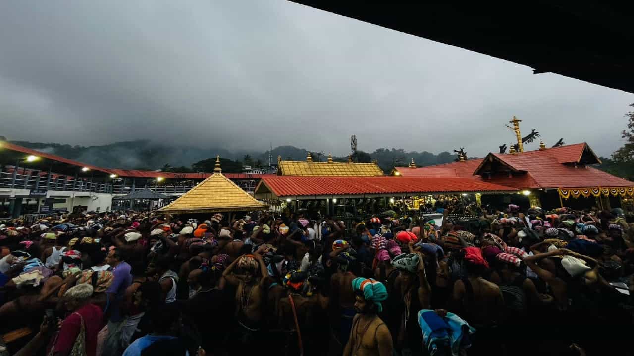 Sabarimala: ಶಬರಿಮಲೆ ಅಯ್ಯಪ್ಪ ಸ್ವಾಮಿ ದೇವಸ್ಥಾನ ಓಪನ್; ಡಿ. 26ರವರೆಗೆ ದರ್ಶನಕ್ಕೆ ಅವಕಾಶ Sabarimala: ಶಬರಿಮಲೆ ಅಯ್ಯಪ್ಪ ಸ್ವಾಮಿ ದೇವಸ್ಥಾನ ಓಪನ್; ಡಿ. 26ರವರೆಗೆ ದರ್ಶನಕ್ಕೆ ಅವಕಾಶ