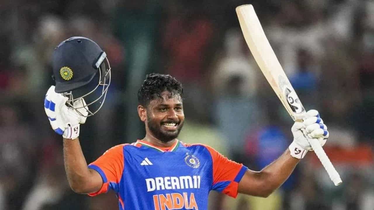 ಬ್ಯಾಕ್ ಟು ಬ್ಯಾಕ್ ಸೆಂಚುರಿ... ಬ್ಯಾಕ್ ಟು ಬ್ಯಾಕ್ ಸೊನ್ನೆ... ಸಂಜು ಸ್ಯಾಮ್ಸನ್ ಸತತ ಎರಡು ಶತಕಗಳನ್ನು ಬಾರಿಸಿದ ಬಳಿಕ ಸತತ ಎರಡು ಇನಿಂಗ್ಸ್ಗಳಲ್ಲಿ ಸೊನ್ನೆ ಸುತ್ತಿದ್ದರು. ಅತ್ತ ಬ್ಯಾಕ್ ಟು ಬ್ಯಾಕ್ ಸೆಂಚುರಿಗಳೊಂದಿಗೆ ದಾಖಲೆ ಬರೆದ ಸ್ಯಾಮ್ಸನ್ ಸೊನ್ನೆ ಸುತ್ತಿ ಅನಗತ್ಯದ ರೆಕಾರ್ಡ್ಗೂ ಕೊರೊಳೊಡ್ಡಿದ್ದರು.
