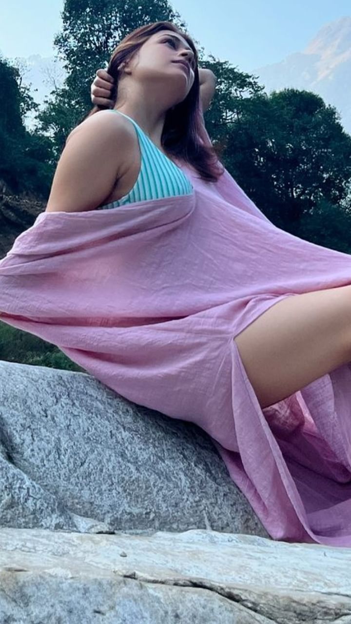 Shradha Das3