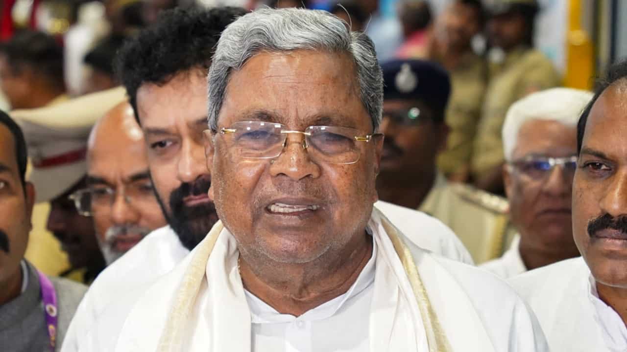 ಮುಡಾ ಹಗರಣ ವಿಚಾರಣೆ: ಸಿಎಂ ಸಿದ್ದರಾಮಯ್ಯಗೆ ಲೋಕಾಯುಕ್ತ ಪ್ರಶ್ನೆಗಳ ವಿವರ ಇಲ್ಲಿದೆ ಮುಡಾ ಹಗರಣ ವಿಚಾರಣೆ: ಸಿಎಂ ಸಿದ್ದರಾಮಯ್ಯಗೆ ಲೋಕಾಯುಕ್ತ ಪ್ರಶ್ನೆಗಳ ವಿವರ ಇಲ್ಲಿದೆ