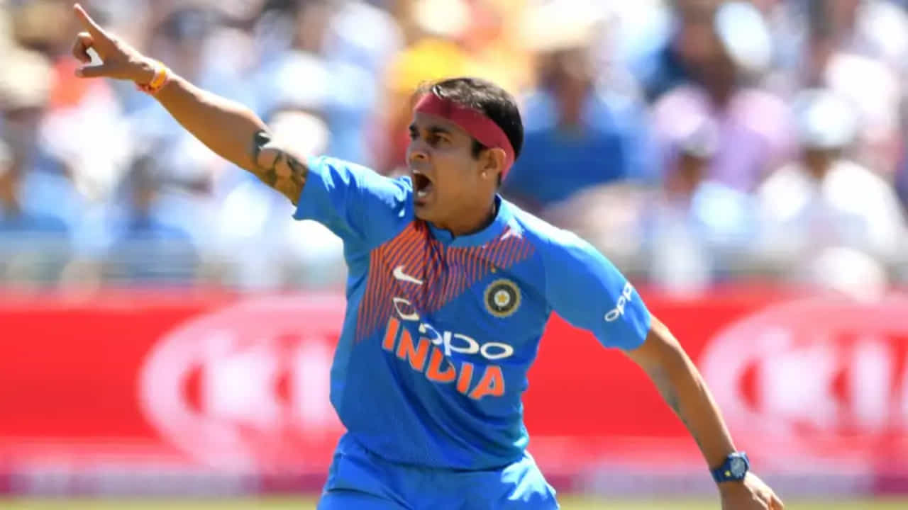 ಸದ್ಯ ಟೀಂ ಇಂಡಿಯಾ ಆಸ್ಟ್ರೇಲಿಯಾ ವಿರುದ್ಧ 5 ಪಂದ್ಯಗಳ ಟೆಸ್ಟ್ ಸರಣಿಯನ್ನು ಆಡುತ್ತಿದೆ. ಈ ನಡುವೆ ಟೀಂ ಇಂಡಿಯಾ ವೇಗಿ ಸಿದ್ಧಾರ್ಥ್ ಕೌಲ್ ಭಾರತೀಯ ಕ್ರಿಕೆಟ್ಗೆ ನಿವೃತ್ತಿ ಘೋಷಿಸಿದ್ದಾರೆ. 2019ರಲ್ಲಿ ಟೀಂ ಇಂಡಿಯಾ ಪರ ಕೊನೆಯ ಅಂತಾರಾಷ್ಟ್ರೀಯ ಪಂದ್ಯವನ್ನು ಆಡಿದ್ದ ಸಿದ್ಧಾರ್ಥ್, ಅಂದಿನಿಂದ ಭಾರತ ತಂಡದಲ್ಲಿ ಸ್ಥಾನ ಪಡೆದಿರಲಿಲ್ಲ.