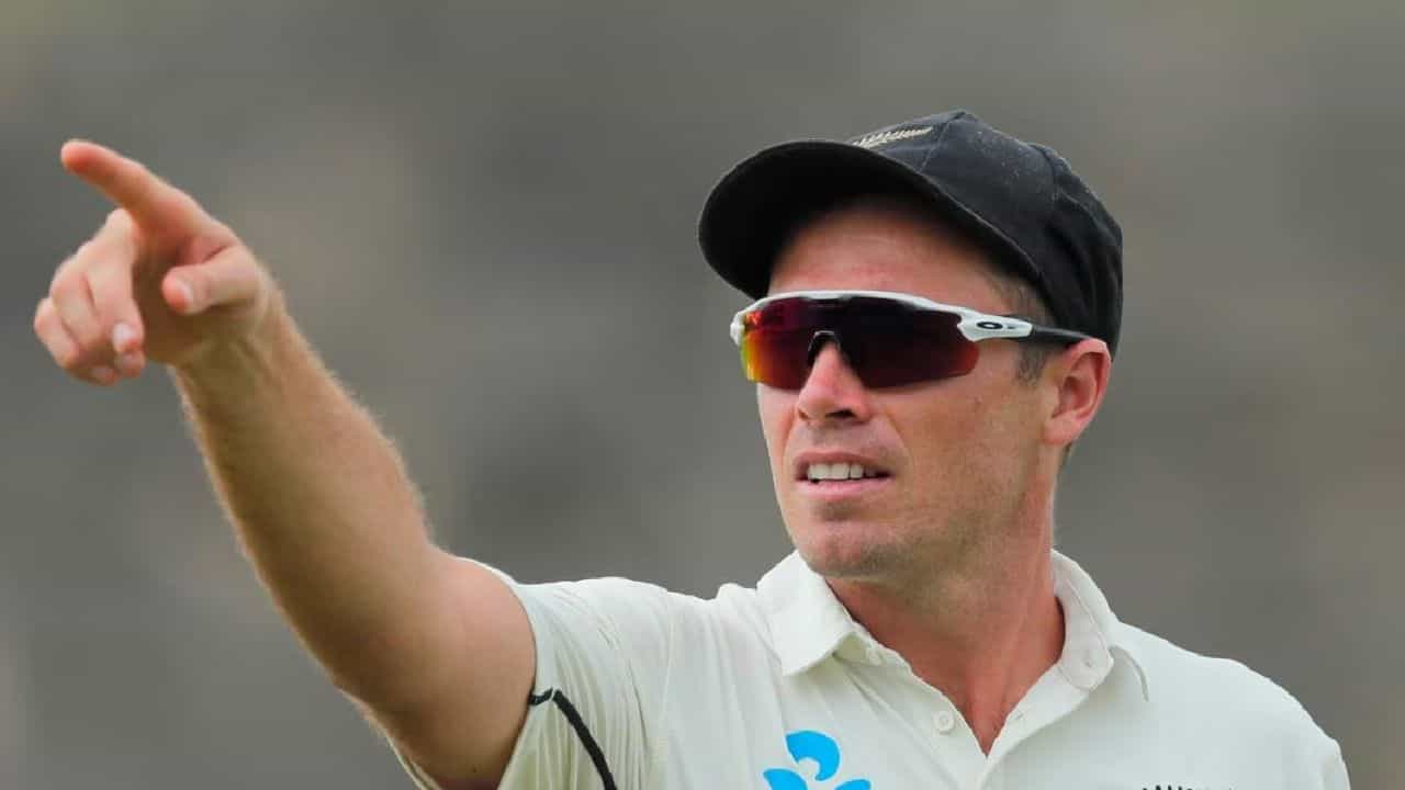 ನ್ಯೂಝಿಲೆಂಡ್ ತಂಡದ ಖ್ಯಾತ ಆಟಗಾರ ಟಿಮ್ ಸೌಥಿ (Tim Southee) ಟೆಸ್ಟ್ ಕ್ರಿಕೆಟ್ಗೆ ನಿವೃತ್ತಿ ಘೋಷಿಸಿದ್ದಾರೆ. ಮುಂಬರುವ ಇಂಗ್ಲೆಂಡ್ ವಿರುದ್ಧದ ಟೆಸ್ಟ್ ಸರಣಿಯ ಮೂಲಕ ದೀರ್ಘಾವಧಿಯ ಕ್ರಿಕೆಟ್ಗೆ ವಿದಾಯ ಹೇಳುವುದಾಗಿ ಸೌಥಿ ತಿಳಿಸಿದ್ದಾರೆ.
